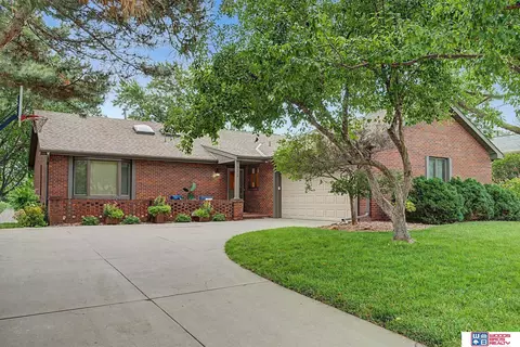 5934 S 72nd St, Lincoln, NE 68516