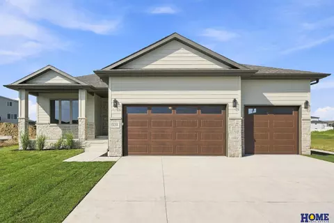 829 Regiment Rd, Lincoln, NE 68527