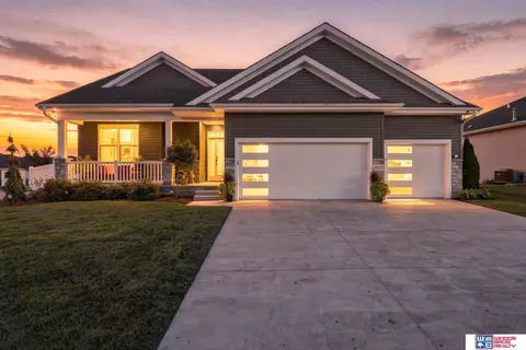 9051 Trader Dr, Lincoln, NE 68507