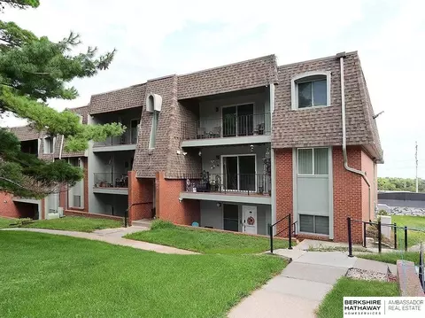 12025 Pierce Plz #124, Omaha, NE 68144