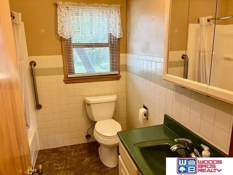 Bath - 334 E Roberts St, Seward, NE 68434 photo 1 of 4