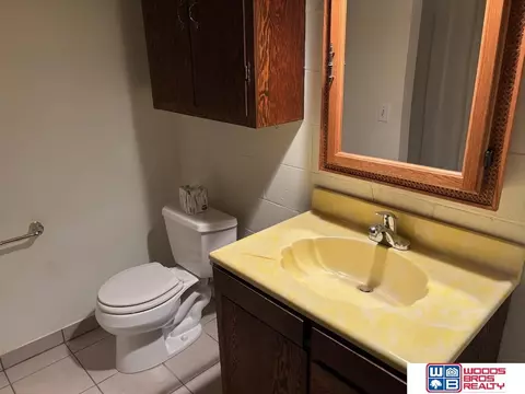 Bath - 334 E Roberts St, Seward, NE 68434 photo 3 of 4