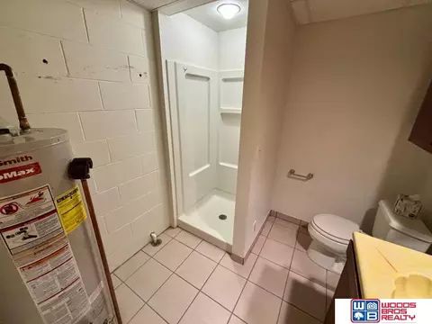 Bath - 334 E Roberts St, Seward, NE 68434 photo 4 of 4