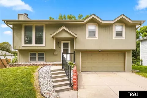 13925 Greenfield Rd, Omaha, NE 68138