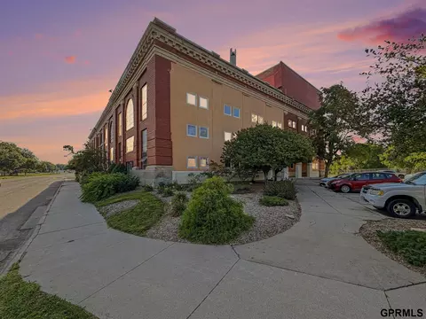 2901 A St #102, Lincoln, NE 68510