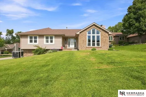 9120 Drexel Cir, Omaha, NE 68127