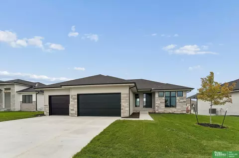 11718 S 124th Ave, Papillion, NE 68046