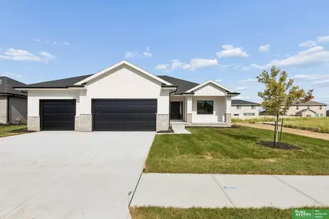 12358 Lake Vista Dr, Papillion, NE 68046