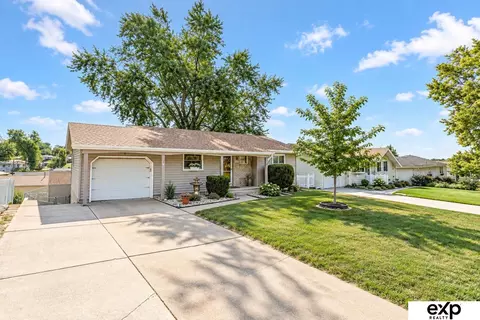 7201 Wood River Dr, Bellevue, NE 68147