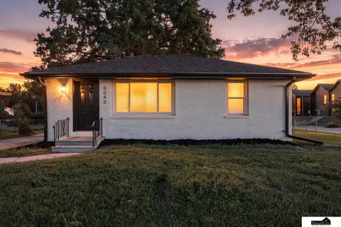 5042 Holdrege St, Lincoln, NE 68504