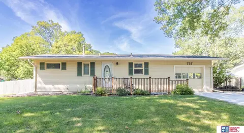 727 Dale Dr, Lincoln, NE 68510
