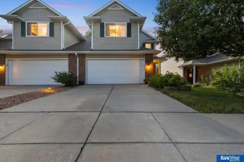 6917 Naples Dr, Lincoln, NE 68526