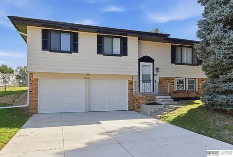 12803 Edna St, La Vista, NE 68138