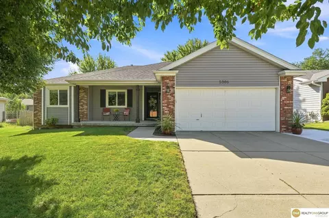 5306 NW Tudor Ln, Lincoln, NE 68521