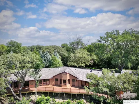 30238 Nixon Dr, Honey Creek, IA 51542