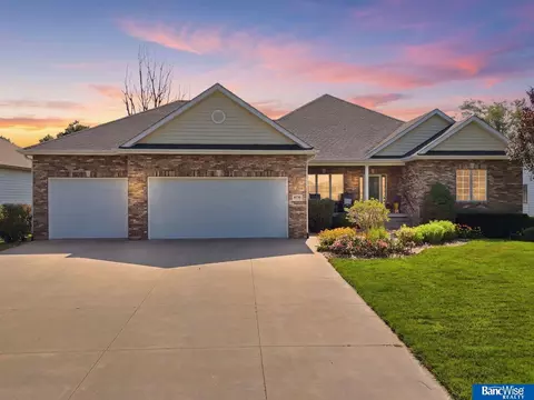 6750 Shadow Ridge Rd, Lincoln, NE 68512