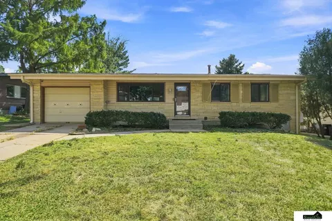 8135 Sanborn Dr, Lincoln, NE 68505