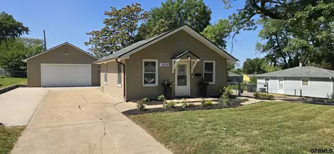 3958 N 53 St, Omaha, NE 68104
