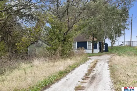 902 Louie Ln, Yutan, NE 68073