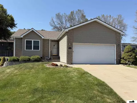 6201 Baxter Pl, Lincoln, NE 68516