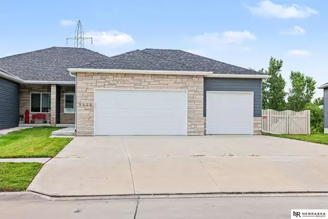 9023 Red Sky Ln, Lincoln, NE 68520