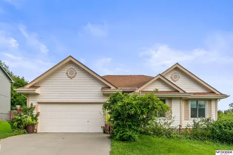 15102 Willow Creek Dr, Omaha, NE 68138
