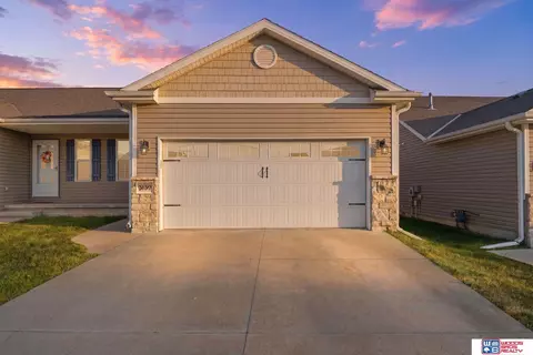 3132 King Ridge Blvd, Lincoln, NE 68504