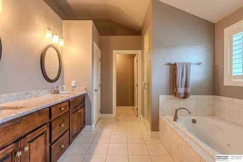 Bath - 20919 Poppleton Cir, Elkhorn, NE 68022 photo 1 of 5