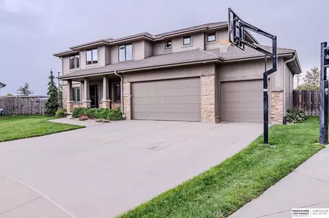 Exterior - 20919 Poppleton Cir, Elkhorn, NE 68022 photo 2 of 6