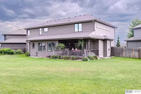Exterior - 20919 Poppleton Cir, Elkhorn, NE 68022 photo 3 of 6