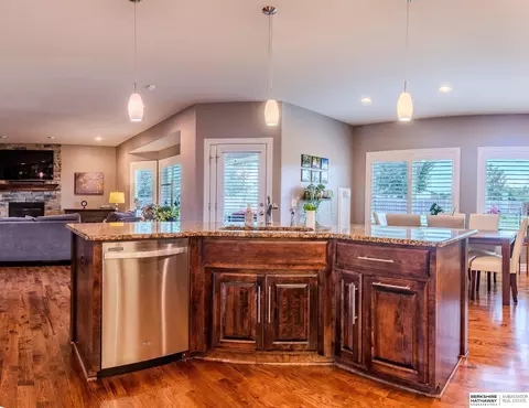 Kitchen - 20919 Poppleton Cir, Elkhorn, NE 68022 photo 4 of 5