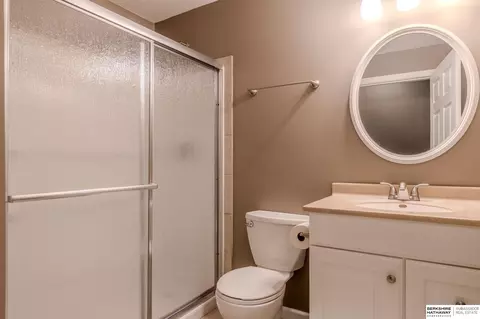 Bath - 20919 Poppleton Cir, Elkhorn, NE 68022 photo 4 of 5