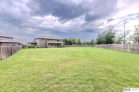 Exterior - 20919 Poppleton Cir, Elkhorn, NE 68022 photo 5 of 6