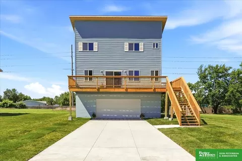 512 Hidden Meadows Dr, Fremont, NE 68025