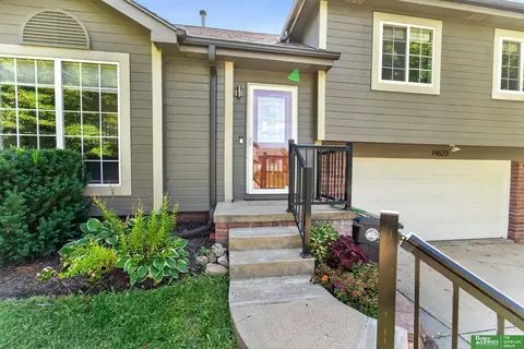 14623 Larimore Ave, Omaha, NE 68116