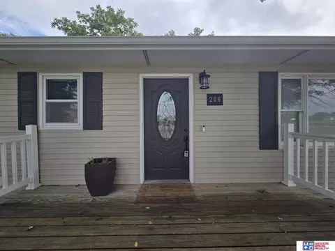 Exterior - 206 Cedar St, Beatrice, NE 68310 photo 1 of 2