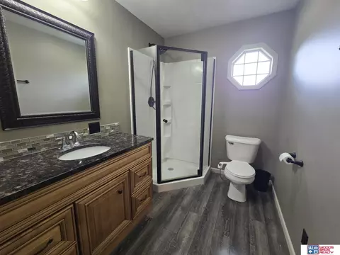 Bath - 206 Cedar St, Beatrice, NE 68310 photo 1 of 2