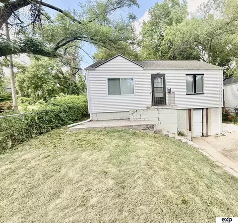 3710 Bedford Ave, Omaha, NE 68111