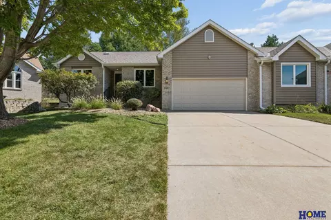 6931 Summerset Cir, Lincoln, NE 68516