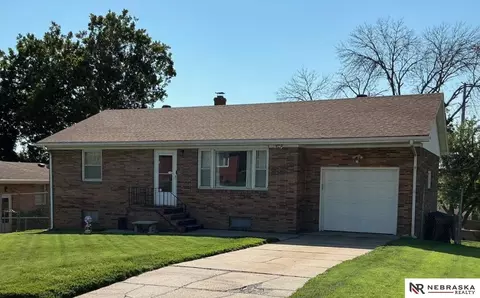 804 5th St, Bellevue, NE 68005