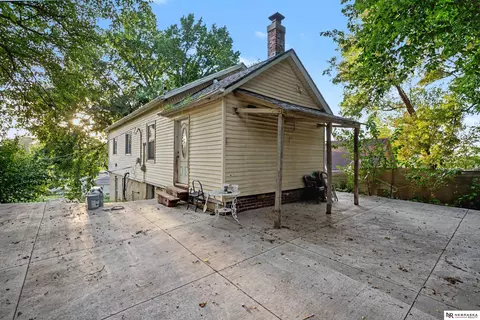 2423 S 20th Ave, Omaha, NE 68108