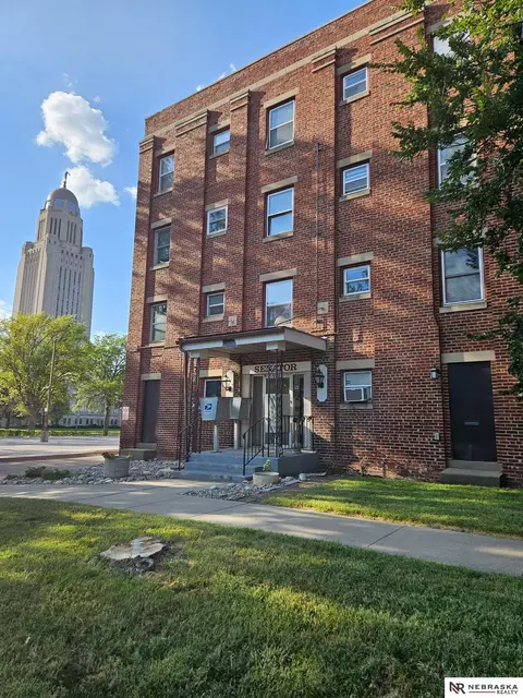 1630 H St #D1, Lincoln, NE 68508