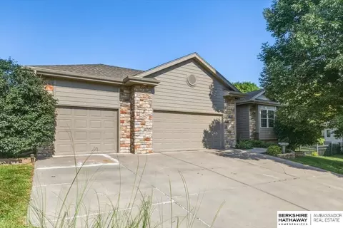 515 Monterey Cir, Council Bluffs, IA 51503