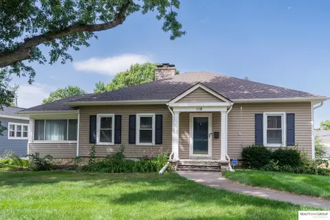118 S 69th St, Omaha, NE 68132