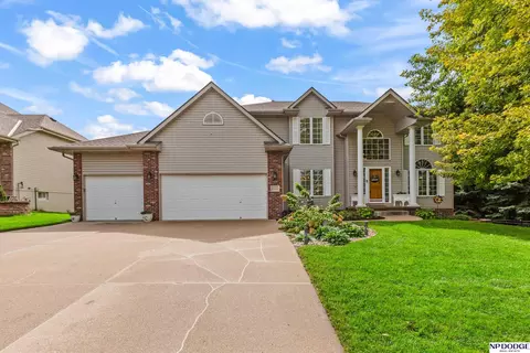 9235 Bayberry Rd, La Vista, NE 68128