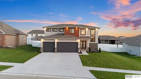 11511 Cooper St, Papillion, NE 68046