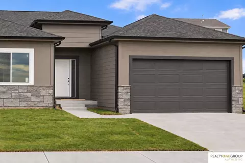 5119 N 213th St, Elkhorn, NE 68022