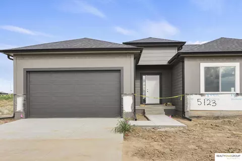 5123 N 213th St, Elkhorn, NE 68022