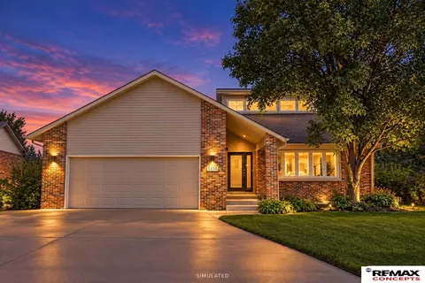 5206 Bison Dr, Lincoln, NE 68516