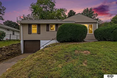 2820 S 76 Ave, Omaha, NE 68124